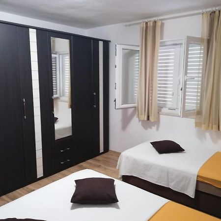 Apartment Slavica Трогір Екстер'єр фото