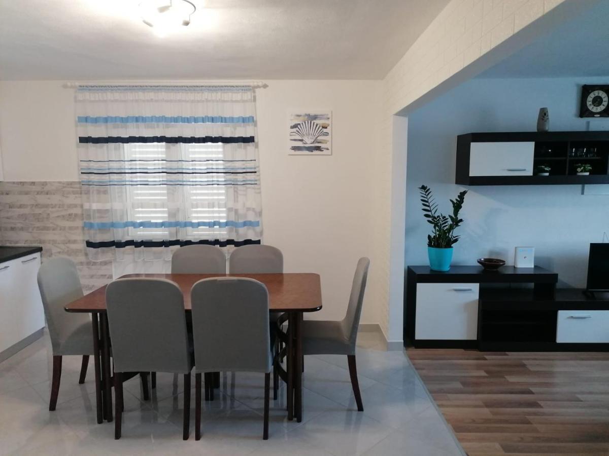 Apartment Slavica Трогір Екстер'єр фото