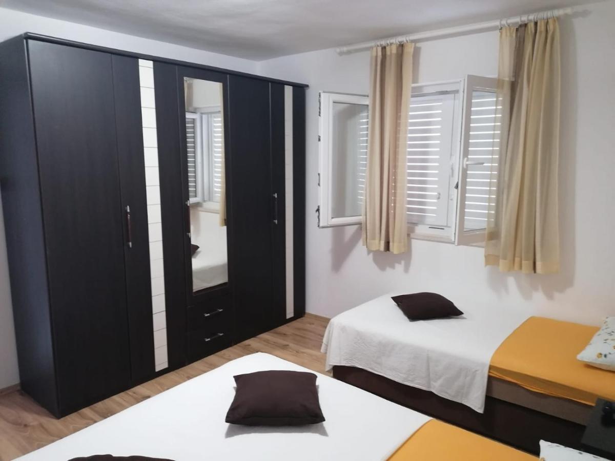 Apartment Slavica Трогір Екстер'єр фото